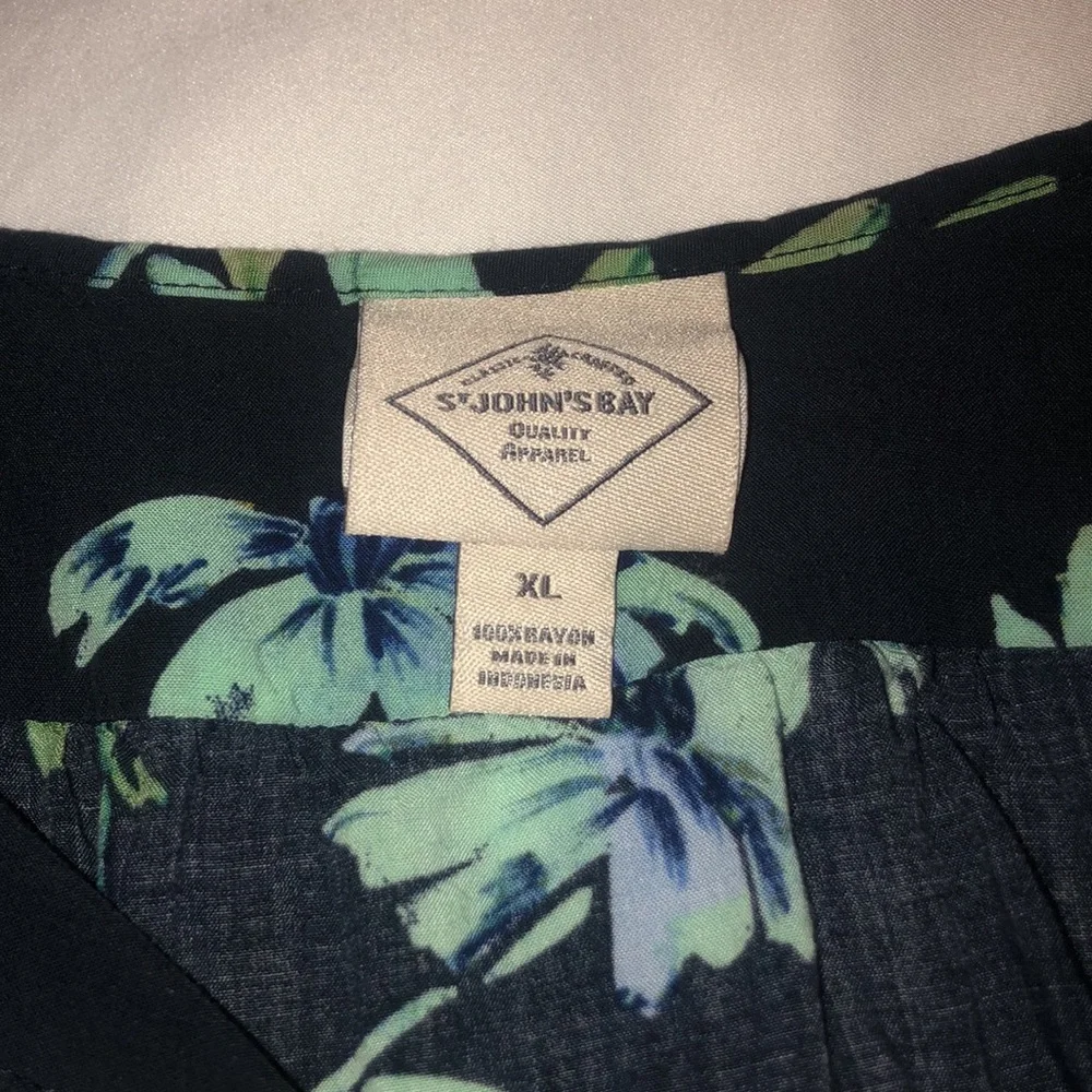 Floral 3/4 sleeve Blouse - Picture 2 of 3
